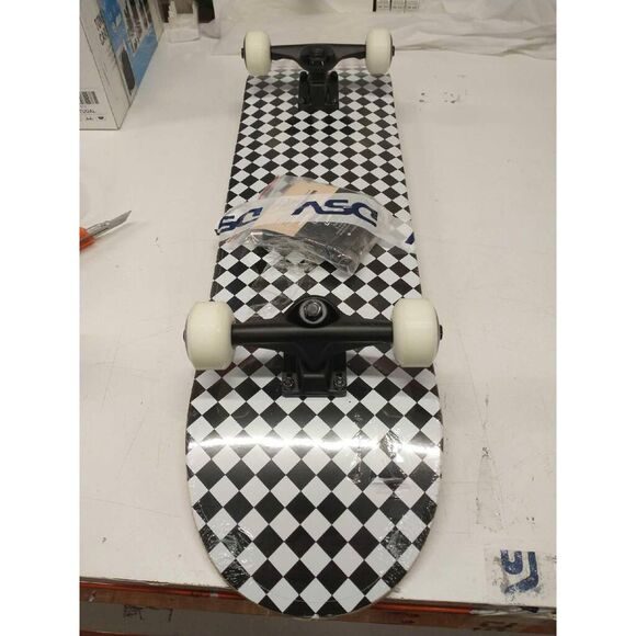 One Funxim Standard Skateboard for Kids 31 x 8 Inch 4 Wheels 7 Layer Maple - Picture 2 of 7